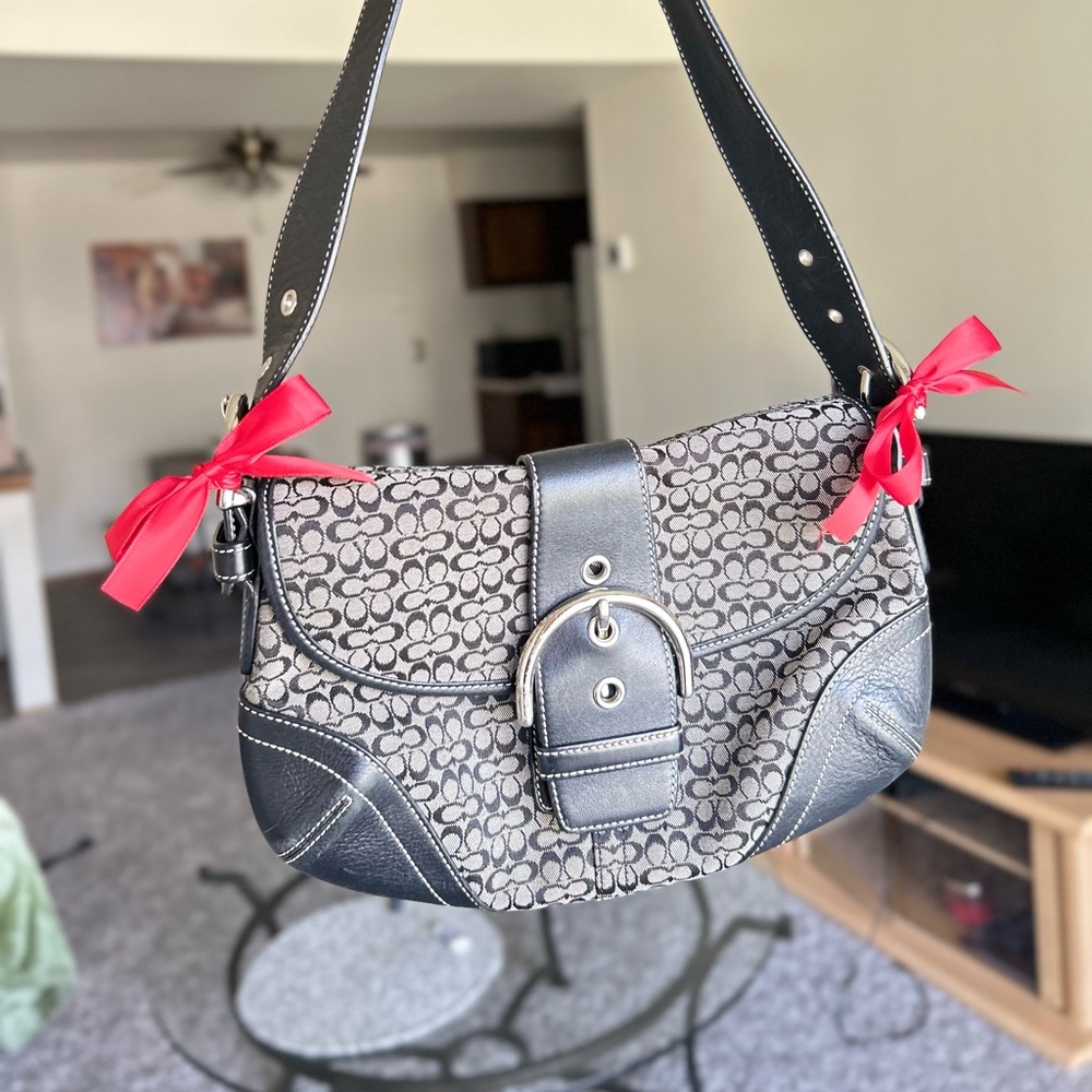 Coach Vintage Y2K Soho Shoulder Bag Signature Buckle Flap Black